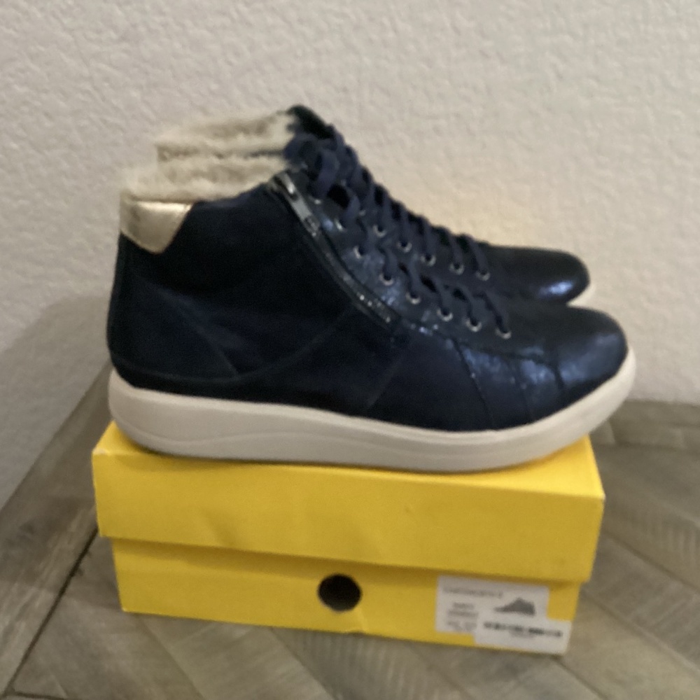 STRIVE Chatsworth II Leather Hi-Top Sneaker with Faux Fur Trim (Women) 10M - Picture 5 of 14